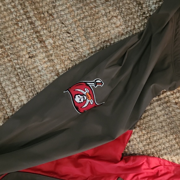 Buccaneers Pullover - Picture 6 of 7